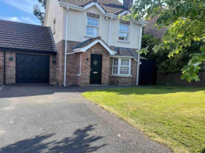 Spacious 4 bedroom house with large garden